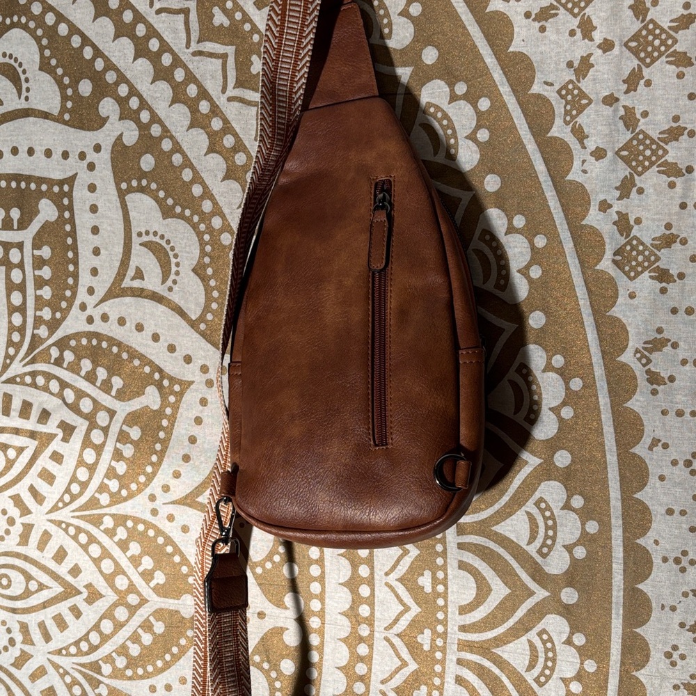 Elegant Tan Leather Crossbody Bag